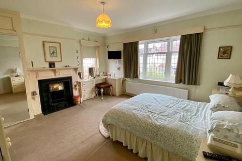10 The Avenue, Collingham, Wetherby, LS22 5BU