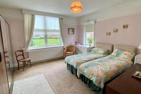 10 The Avenue, Collingham, Wetherby, LS22 5BU