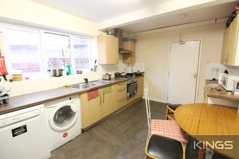 6 bedroom terraced house to rent - Oxford Avenue , Southampton