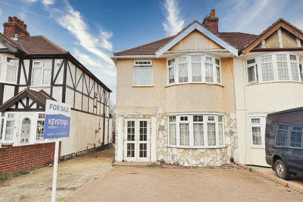 Collier Row Lane, Collier Row, Romford 3 bed semidetached house £450,000