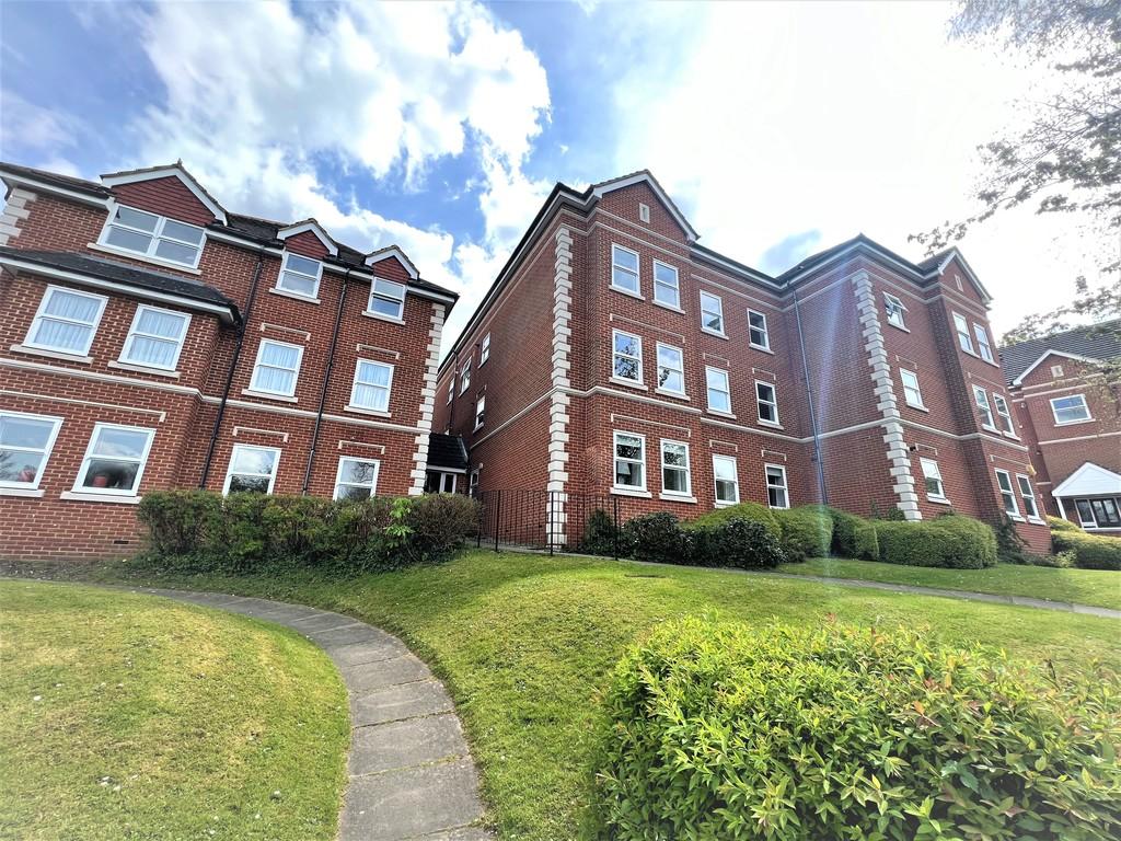 Normanton Road, South Croydon 2 bed apartment £1,400 pcm (£323 pw)
