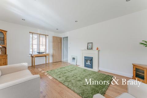 1 Ron Fielder Close, Salhouse, Norwich, NR13 6QY