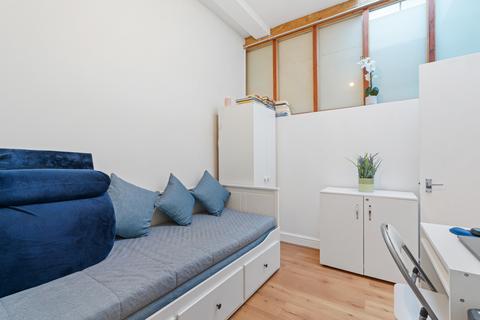 Studio for sale, Caledonian Road, Islington, London, N1