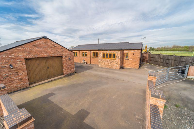 Kingswood Road, Albrighton, Wolverhampton, WV7 2 bed barn conversion