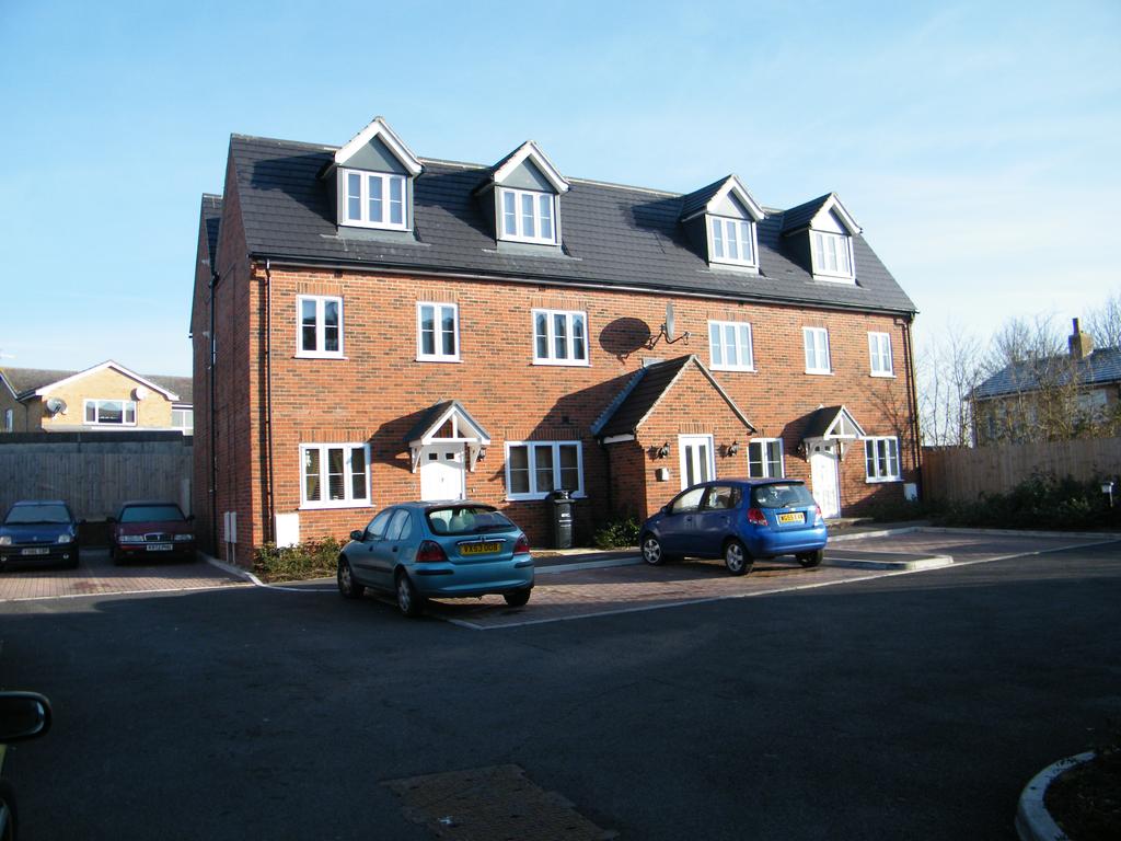 Ilminster Road, Taunton TA1 2 bed apartment £785 pcm (£181 pw)