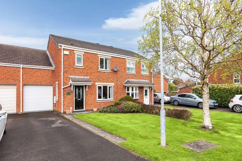 Telford Close, Henshall Hall, Congleton 3 bed mews £280,000