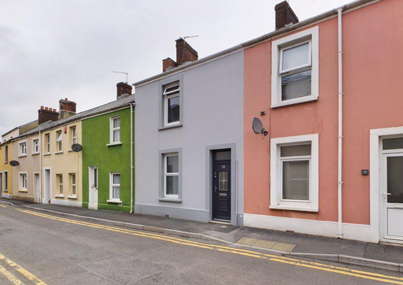 Little Water Street, Carmarthen 2 bed terraced house £675 pcm (£156 pw)