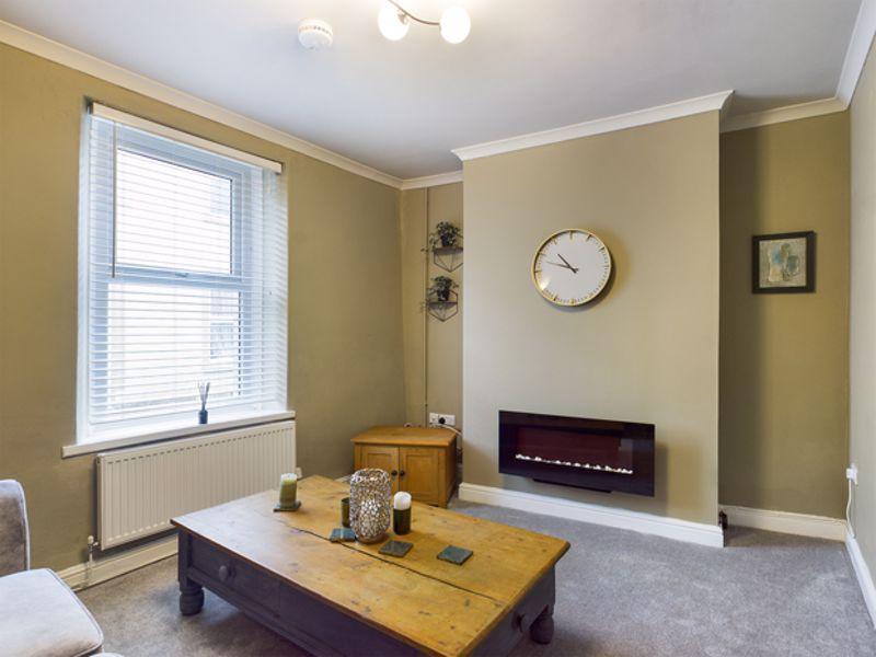 Little Water Street, Carmarthen 2 bed terraced house £675 pcm (£156 pw)