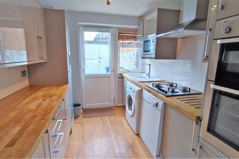 4 bedroom end of terrace house to rent, Eton Place, Farnham