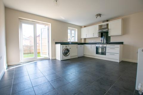4 bedroom townhouse for sale - Shipton Grove, Hempsted, Peterborough, PE7