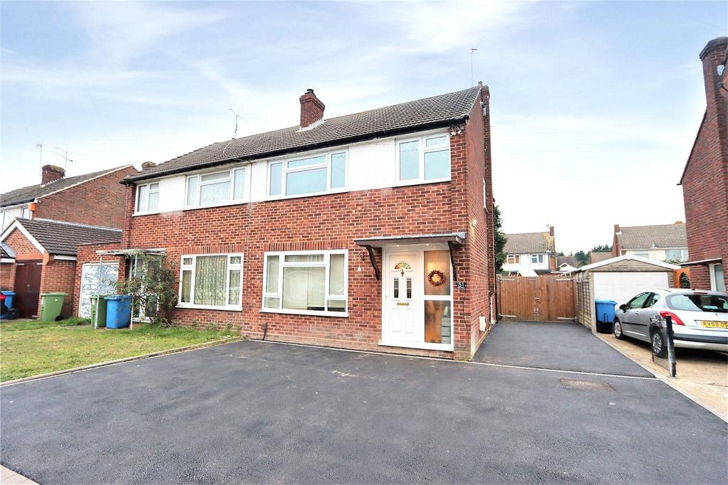 Field Way, Aldershot, Hampshire, GU12 3 bed semidetached house £375,000