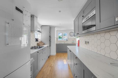 Everest Road, Stanwell, STAINES-UPON-THAMES, TW19