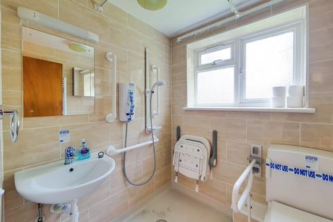 2 Brentmead Close, London, W7 3EW