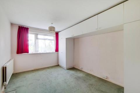 2 Brentmead Close, London, W7 3EW