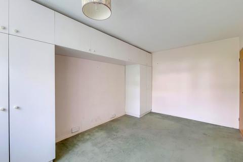 2 Brentmead Close, London, W7 3EW