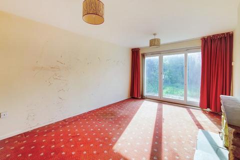 2 Brentmead Close, London, W7 3EW
