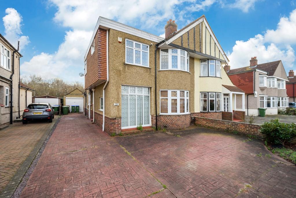 Canterbury Avenue, Sidcup, DA15 4 bed semidetached house £675,000