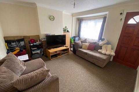 2 bedroom terraced house to rent, North Road, Selsey, Chichester
