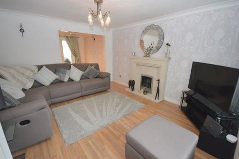 4 bedroom detached house for sale - Rowthorn Close, Widnes