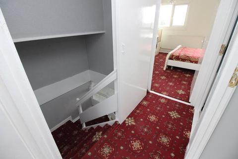 2 bedroom flat to rent, Norman Crescent, Hounslow, TW5