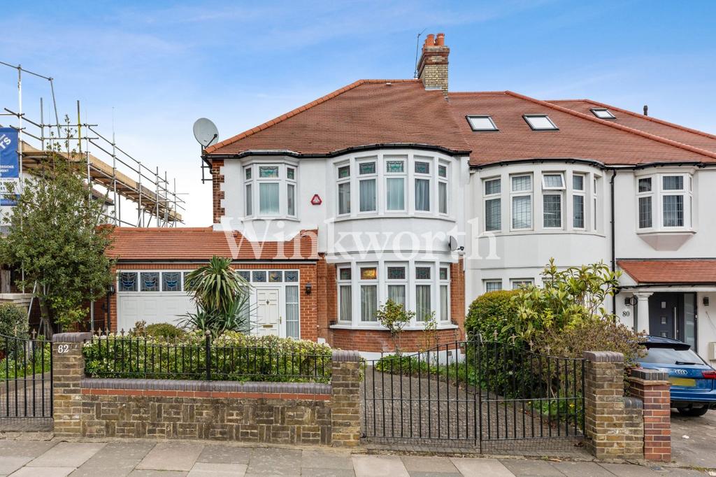 Bourne Hill, London, N13 3 bed semidetached house £925,000