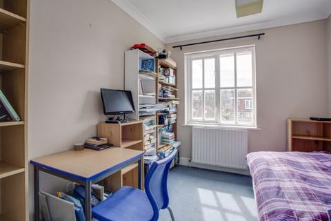 14 Bevan Hill, Chesham, HP5 2QS