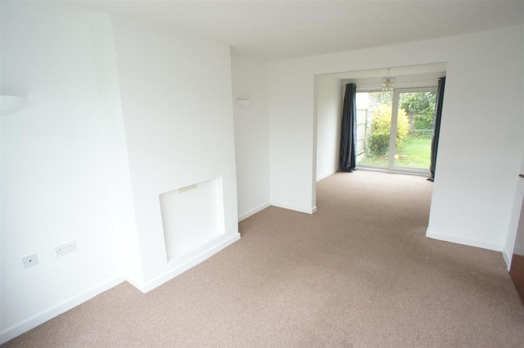 Bollin Drive, Lymm, WA13 9QA 3 bed semidetached house £1,100 pcm (£