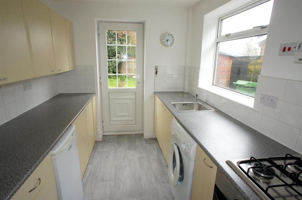 Bollin Drive, Lymm, WA13 9QA 3 bed semidetached house £1,100 pcm (£