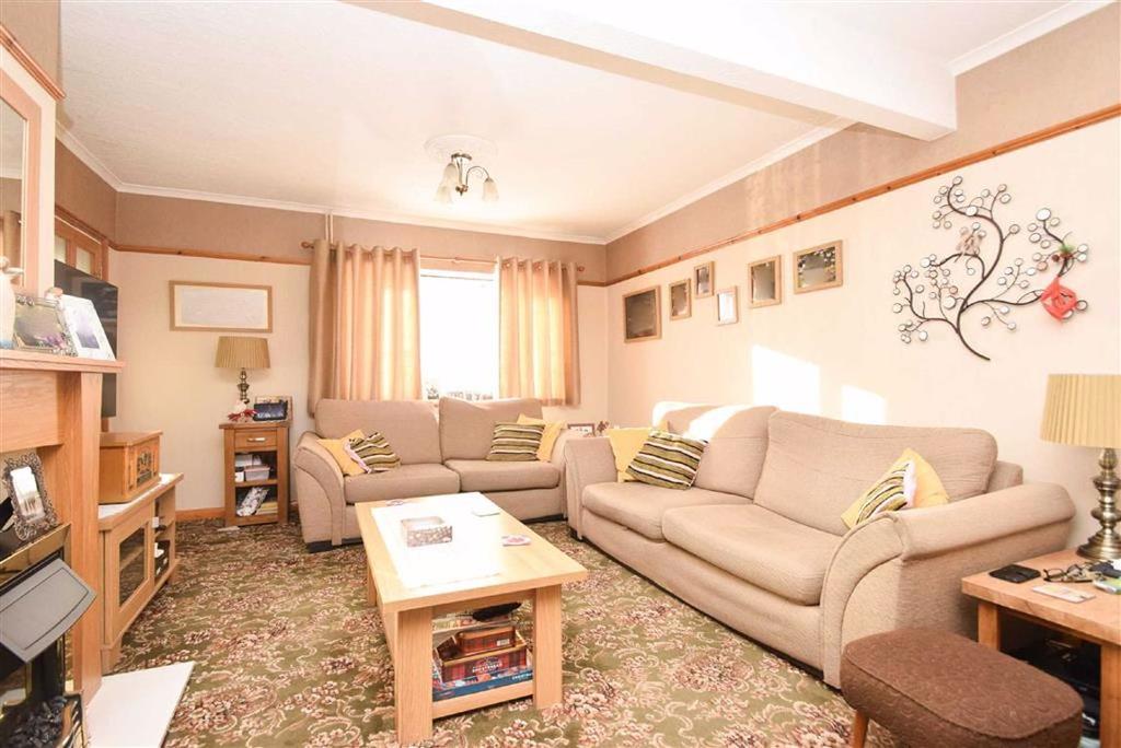 Meadow Farm Drive, Shrewsbury, Shropshire 3 bed semidetached house £