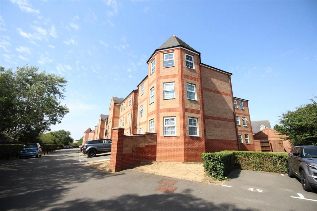 Turners Gardens, Newport Pagnell... 2 bed flat £795 pcm (£183 pw)