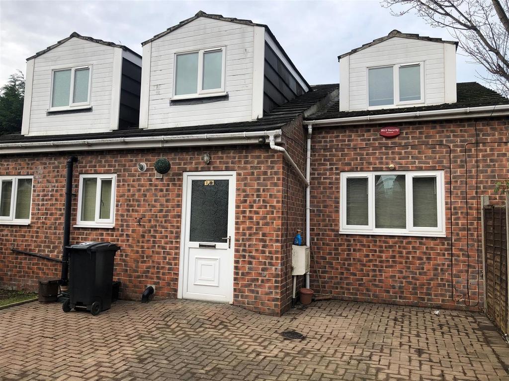Garden Road, Brighouse 2 bed detached house £675 pcm (£156 pw)