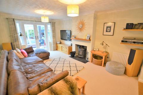 8 Hodgson Close, Fritwell, Bicester, OX27 7QB