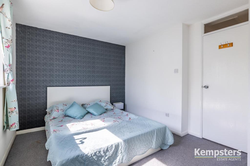 Bedroom 2nd.jpg