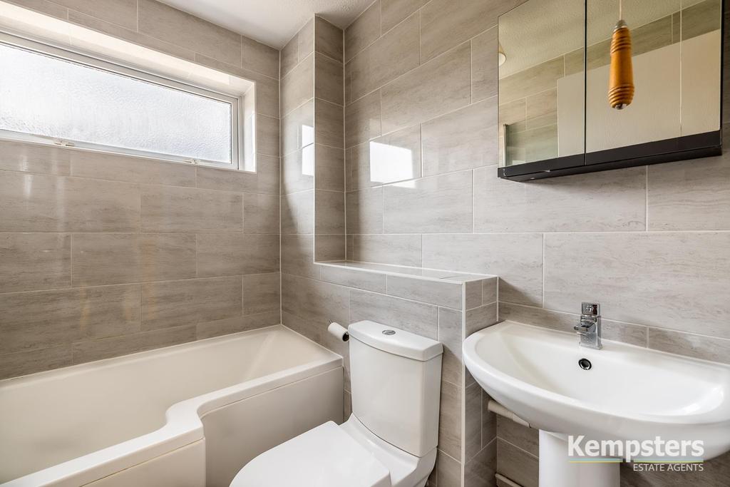 Bathroom 2nd.jpg
