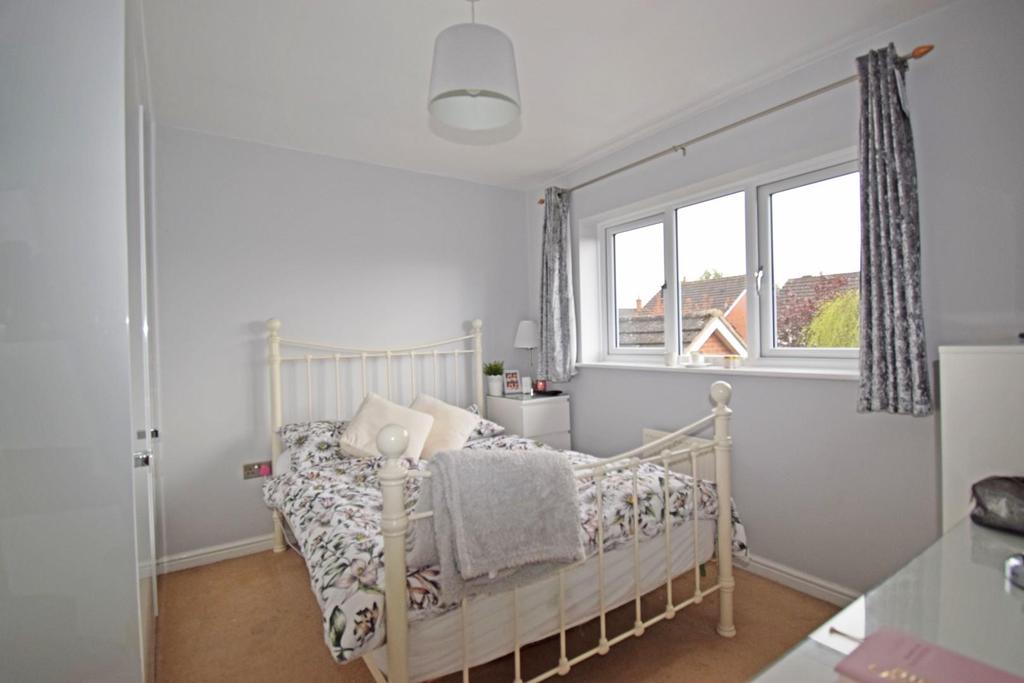 64 Appletrees Crescent, bed 2.jpg