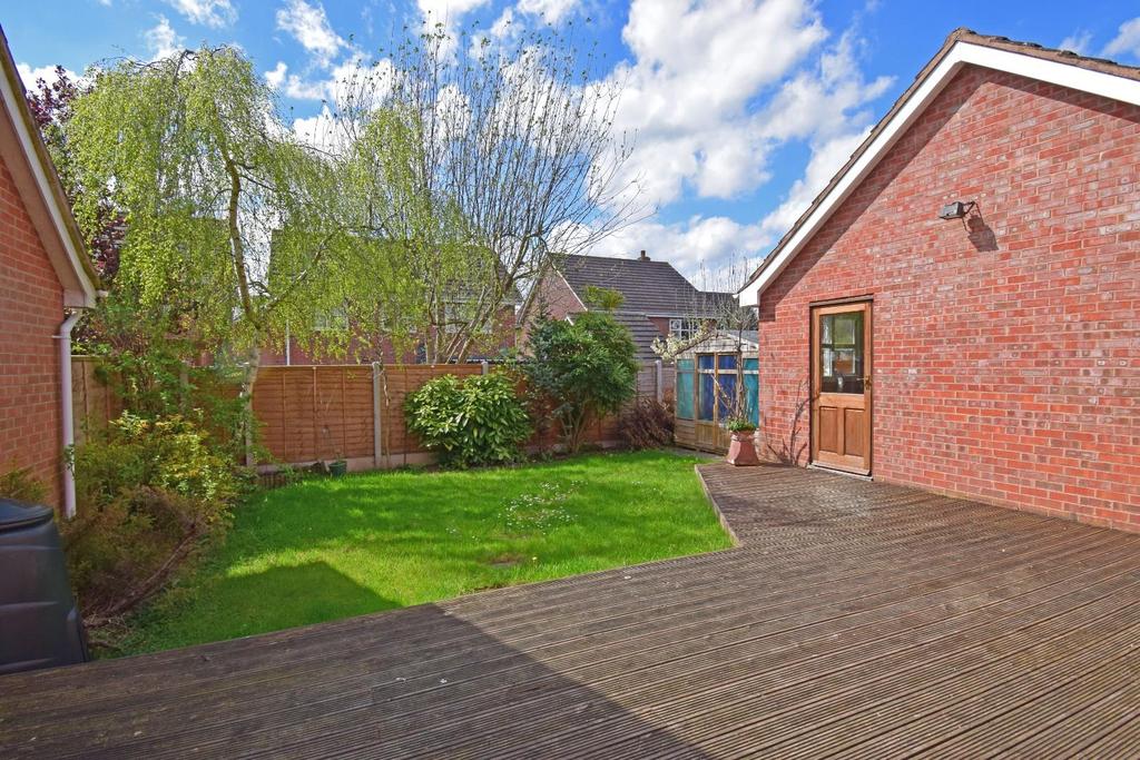 64 Appletrees Crescent, garden.jpg