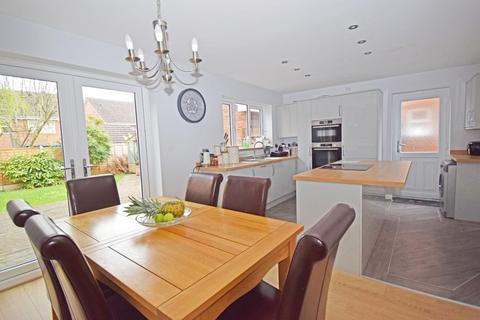 64 Appletrees Crescent, Bromsgrove, B61 0UE