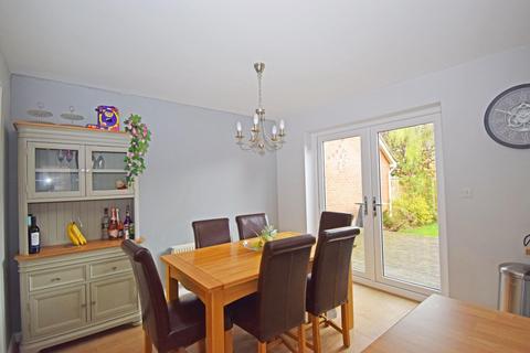 64 Appletrees Crescent, Bromsgrove, B61 0UE