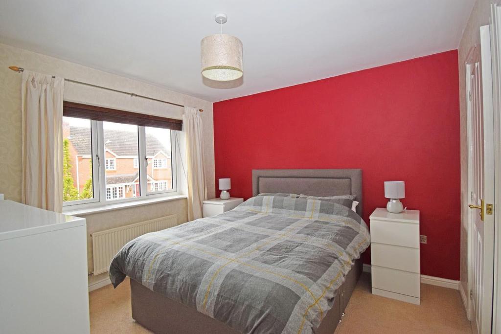 64 Appletrees Crescent, bed 1a.jpg