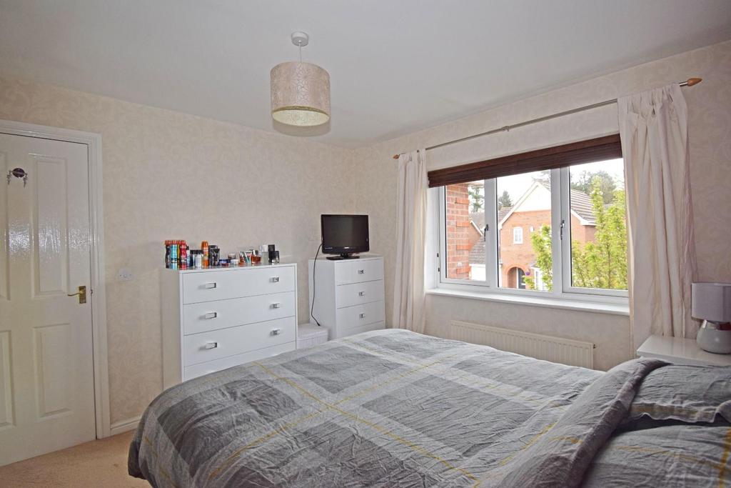 64 Appletrees Crescent, bed 1b.jpg