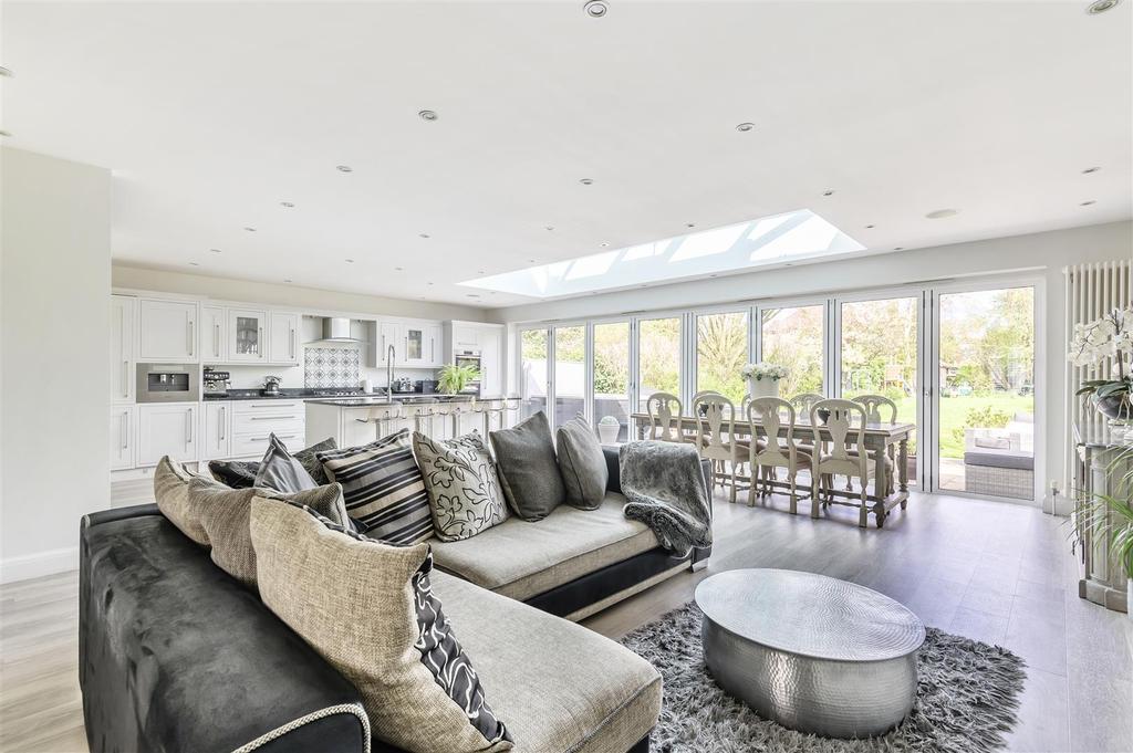 Kingsmead Avenue, Worcester Park 5 bed detached house £1,400,000