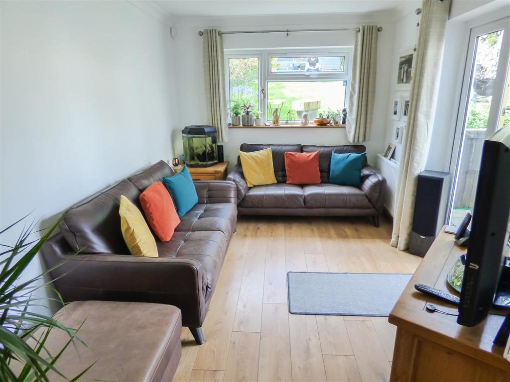 Valley Drive, Gravesend 3 bed house £385,000