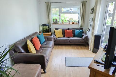 52 Valley Drive, Gravesend, DA12 5RS