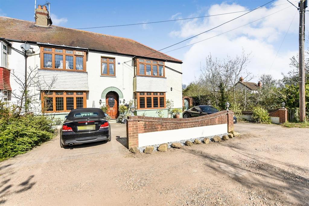 Mount Road, Thundersley 5 bed semidetached house for sale £675,000