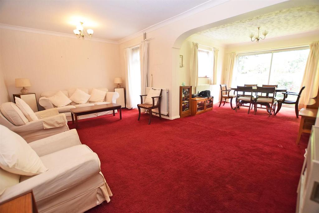 Queendown Avenue, Parkwood, Rainham 3 bed terraced house £300,000