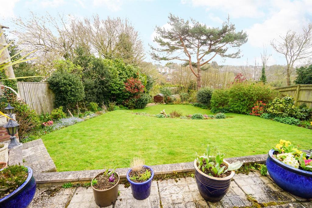 Gillsmans Park, St. LeonardsOnSea 4 bed detached house £550,000