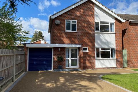 2 Boscombe Close, Egham, TW20 8LX