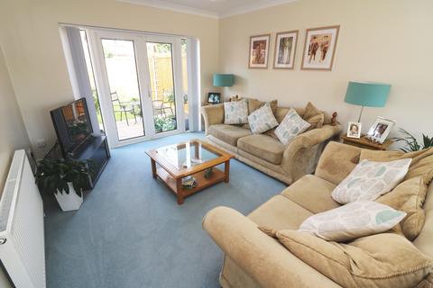 2 Boscombe Close, Egham, TW20 8LX