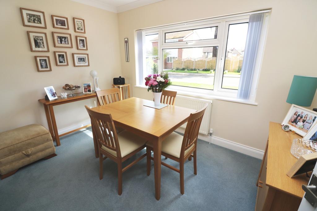 2 Boscombe Close Din