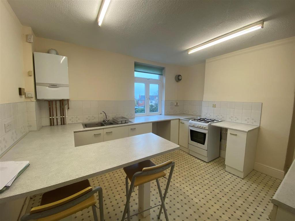 36 Belmont Road, Malvern, Worcestershire 2 bed terraced house £760
